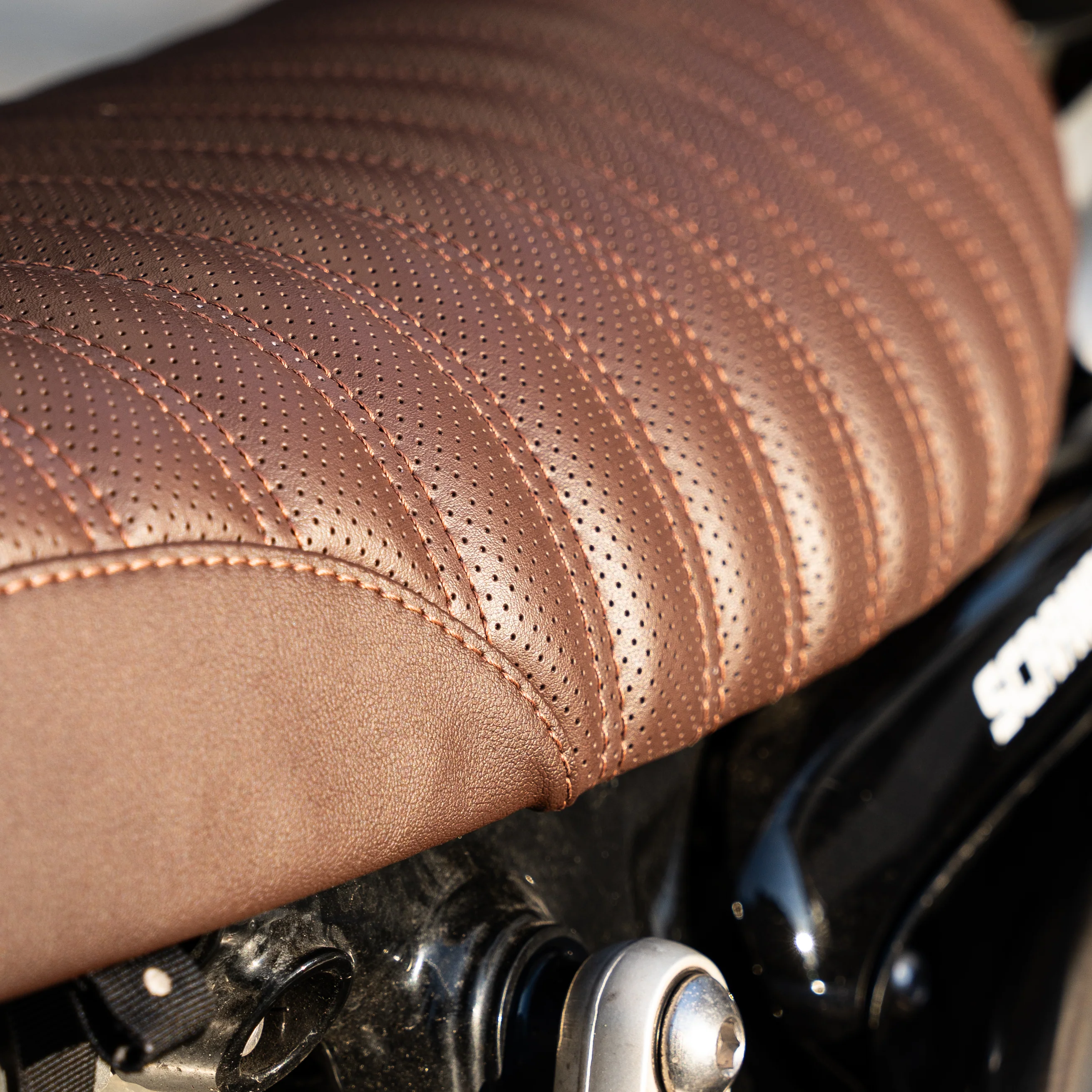 TRIUMPH SCRAMBLER 1200 (2019+) COMFORT SEAT TRIM - Image 13