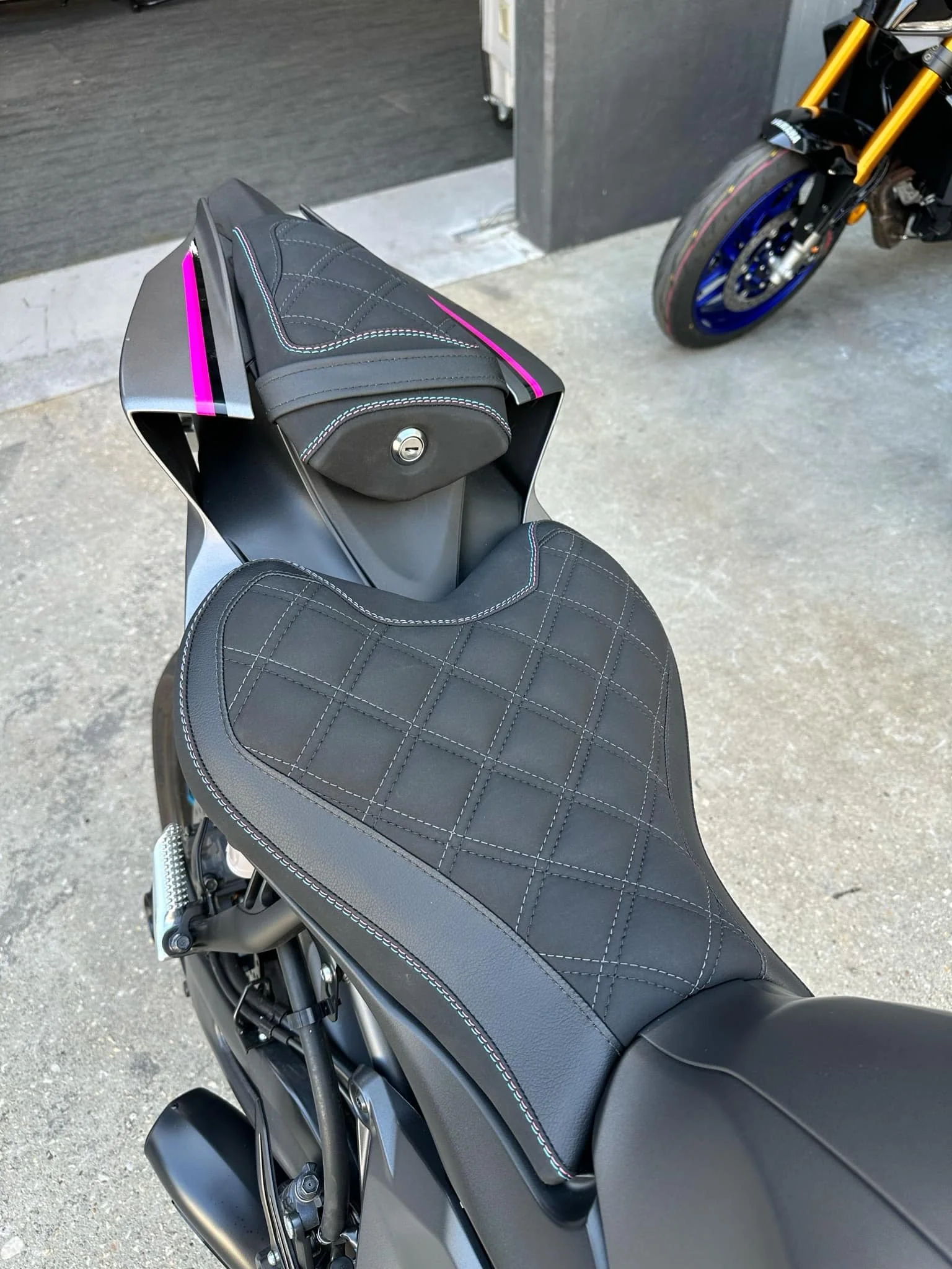 YAMAHA R7 (2022-2025) COMFORT SEAT TRIM - Image 13