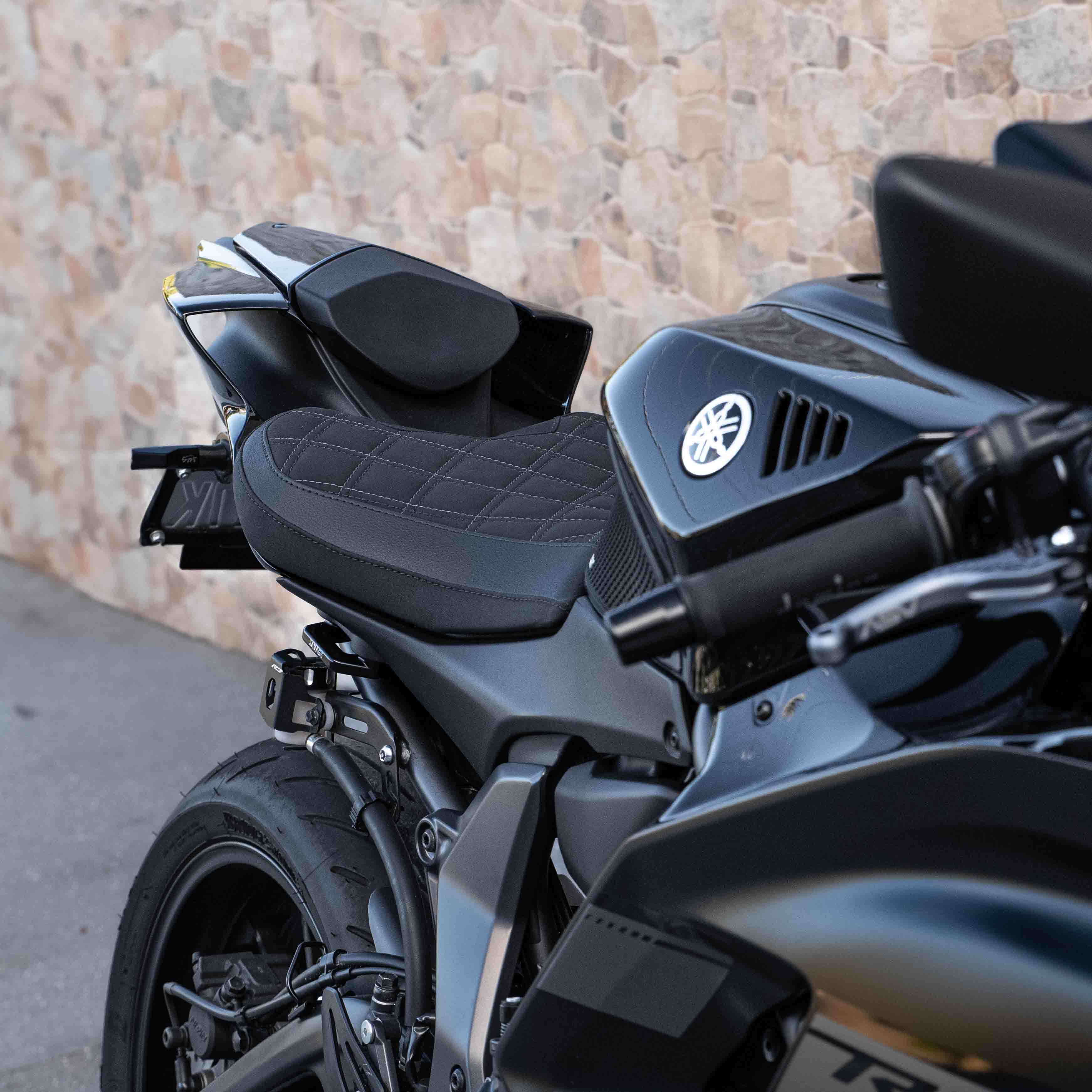 YAMAHA R7 (2022-2025) COMFORT SEAT TRIM - Image 3
